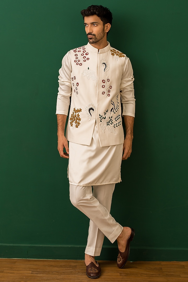 Ivory Italian Crepe Resham Embroidered Bundi Jacket Set by Dev Kumar at Pernia's Pop Up Shop
