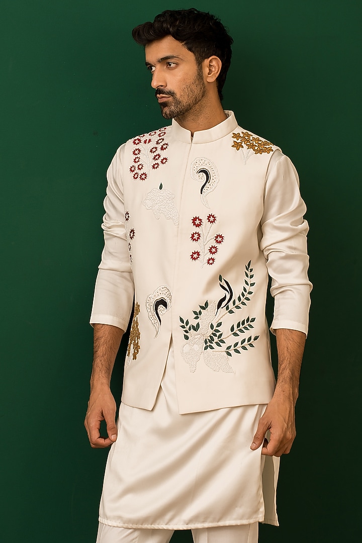 Ivory Italian Crepe Resham Embroidered Bundi Jacket Set by Dev Kumar at Pernia's Pop Up Shop