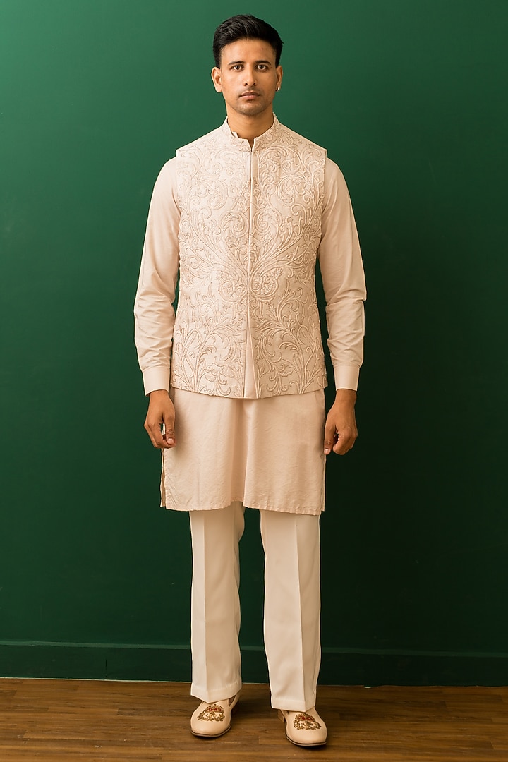 Peach Cotton Silk Resham Embroidered Bundi Jacket Set by Dev Kumar at Pernia's Pop Up Shop