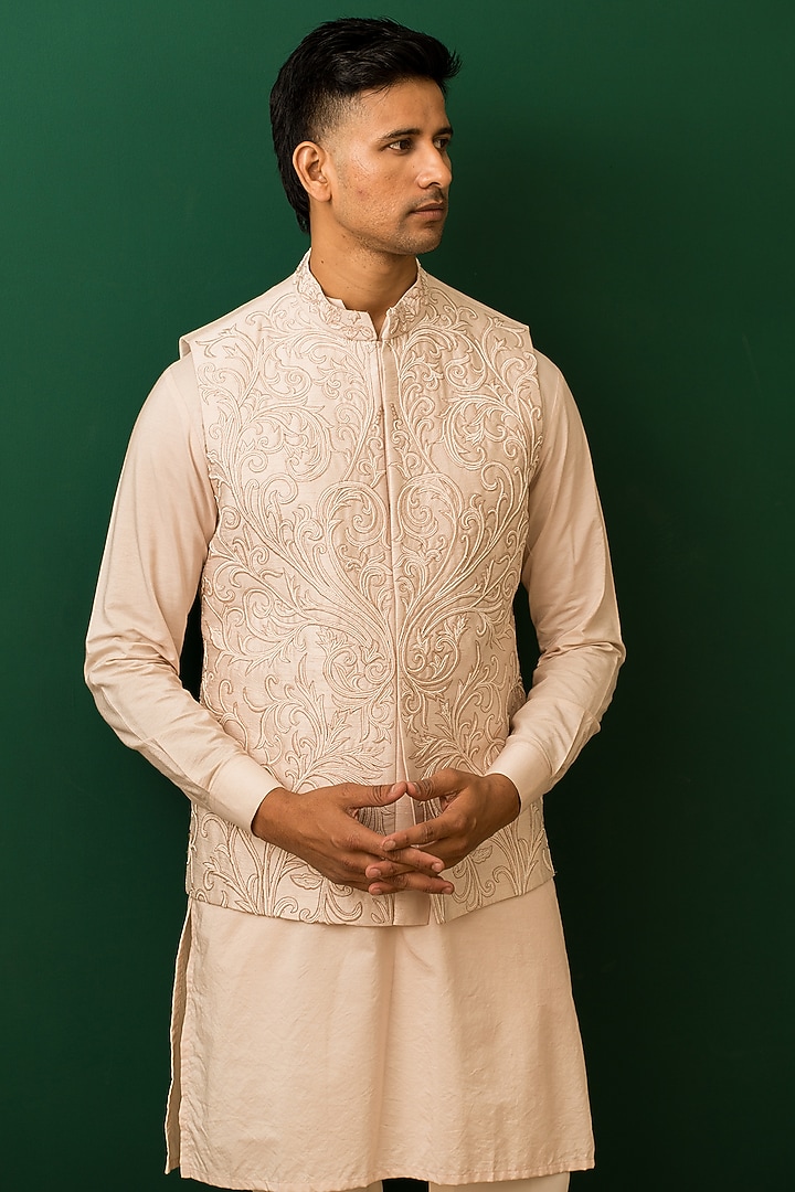 Peach Cotton Silk Resham Embroidered Bundi Jacket Set by Dev Kumar at Pernia's Pop Up Shop