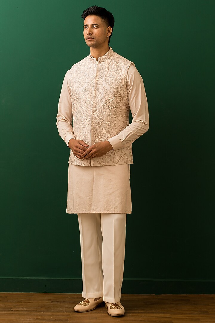 Peach Cotton Silk Resham Embroidered Bundi Jacket Set by Dev Kumar at Pernia's Pop Up Shop