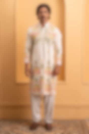 Ivory Italian Crepe Resham Embroidered Kurta Set by Dev Kumar at Pernia's Pop Up Shop