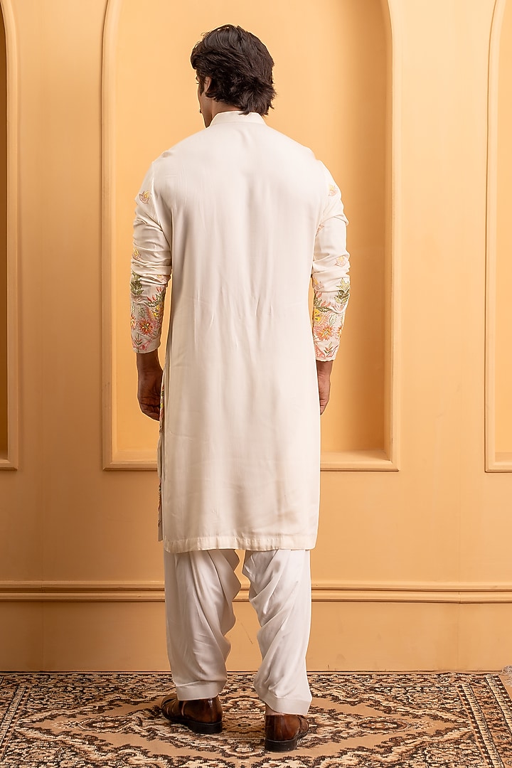 Ivory Italian Crepe Resham Embroidered Kurta Set by Dev Kumar at Pernia's Pop Up Shop