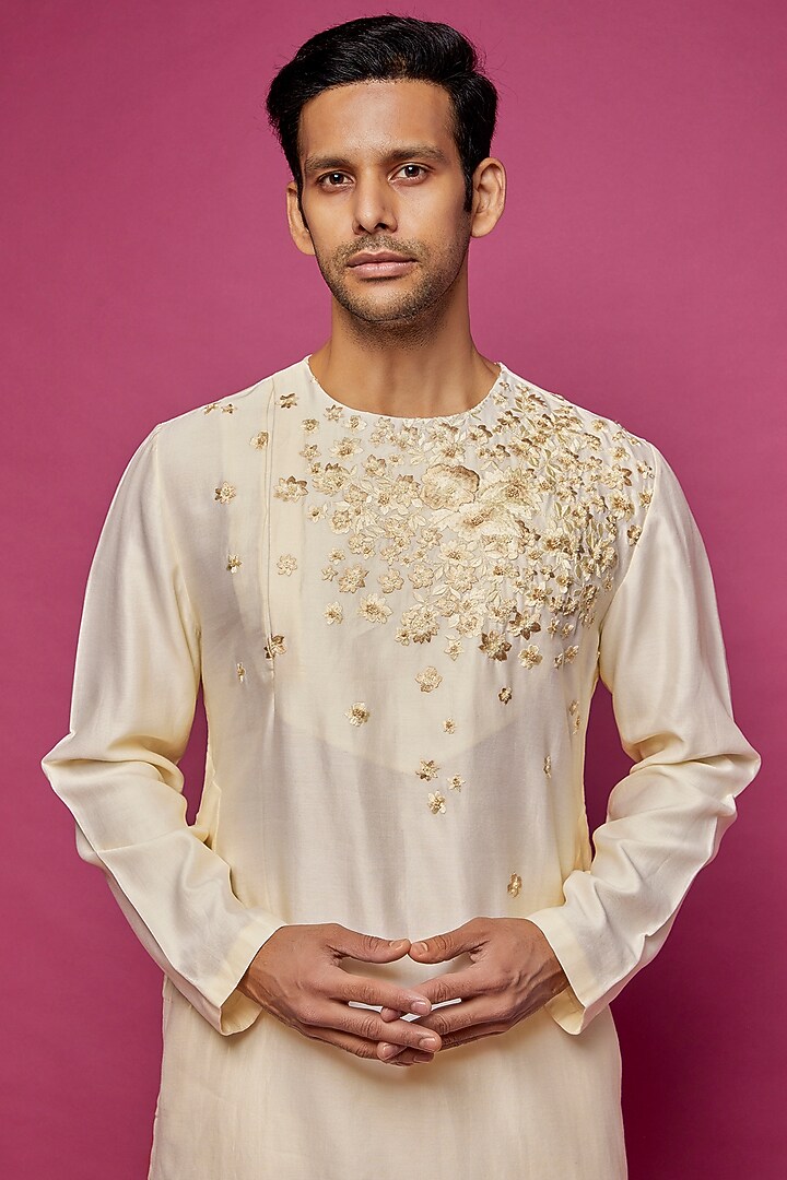 Off-White Chanderi Silk Floral Work Kurta by Dev R Nil Men at Pernia's Pop Up Shop