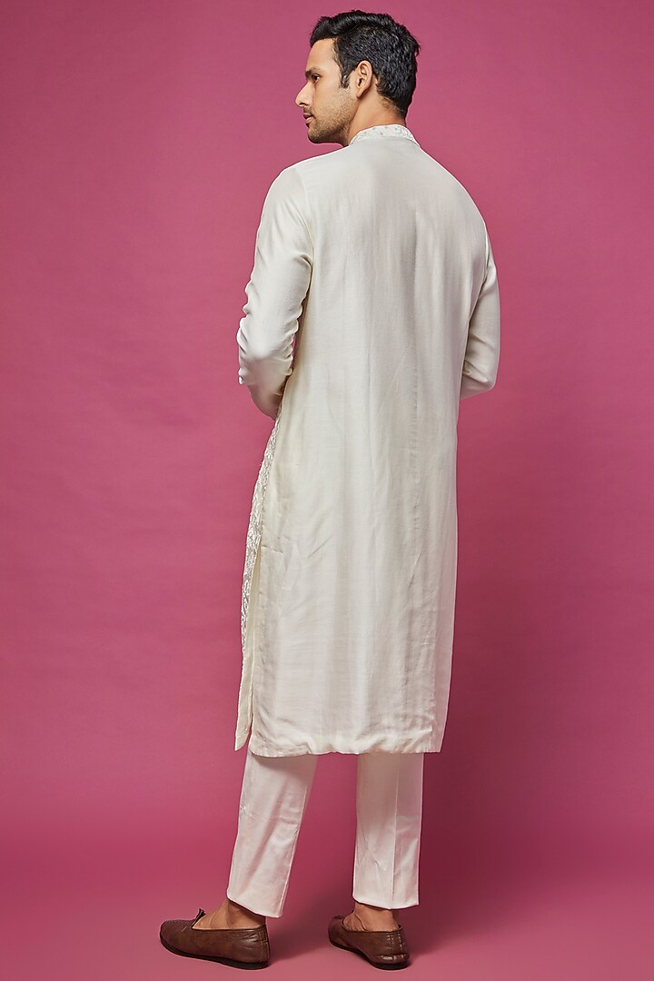 White Chanderi Silk & Organza Embroidered Kurta by Dev R Nil Men at Pernia's Pop Up Shop