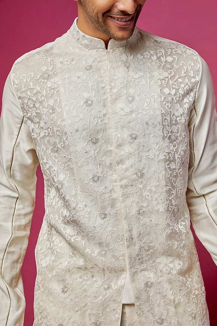 White Chanderi Silk & Organza Embroidered Kurta by Dev R Nil Men at Pernia's Pop Up Shop