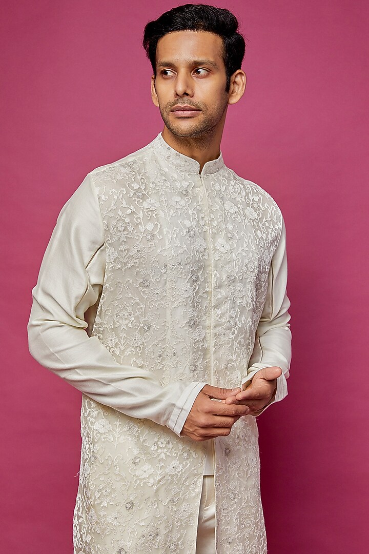 White Chanderi Silk & Organza Embroidered Kurta by Dev R Nil Men at Pernia's Pop Up Shop