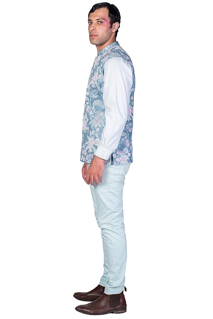 Grey Silk Thread Work Bundi Jacket Set by Dev R Nil Men at Pernia's Pop Up Shop