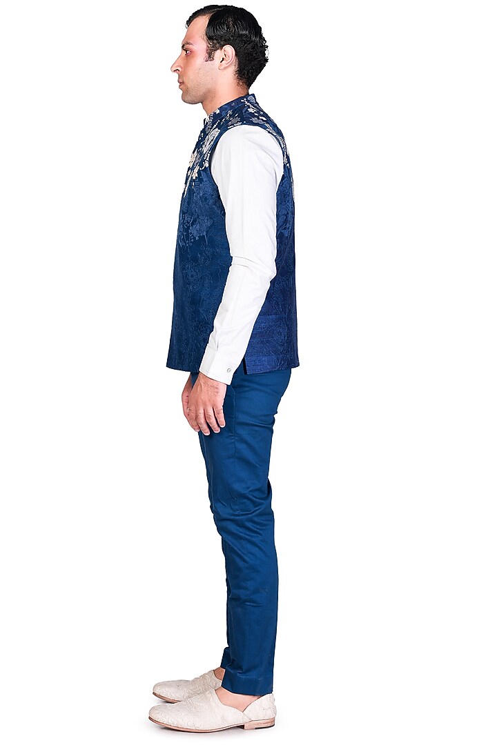 Navy Blue Silk Threadwork Bundi Jacket Set by Dev R Nil Men at Pernia's Pop Up Shop