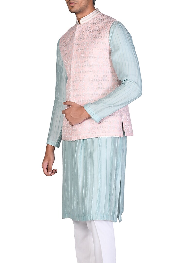 Light Pink Silk Thread Embroidered Bundi Jacket Set by Dev R Nil Men at Pernia's Pop Up Shop