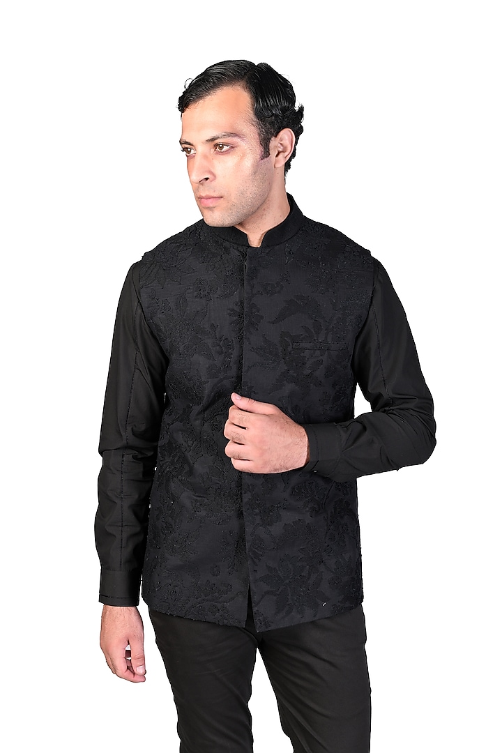 Black Silk & Organza Thread Embroidered Bundi Jacket Set by Dev R Nil Men at Pernia's Pop Up Shop