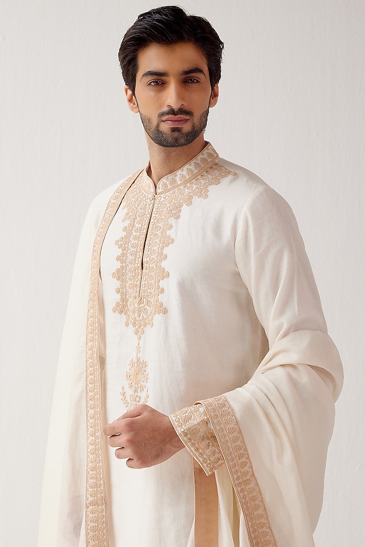 Ivory Chanderi Embroidered Stole by Devnaagri Men at Pernia's Pop Up Shop