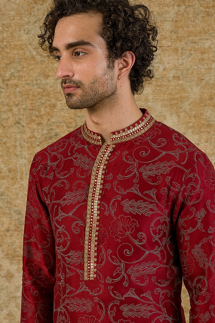 Maroon Chanderi Embroidered & Printed Kurta Set by Devnaagri Men at Pernia's Pop Up Shop
