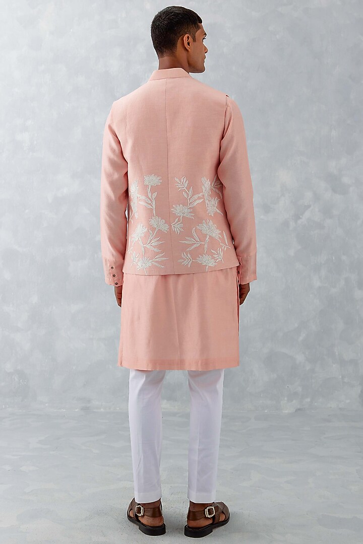 Blush Pink Linen Satin Thread Embroidered Bundi Jacket Set by Devnaagri Men at Pernia's Pop Up Shop