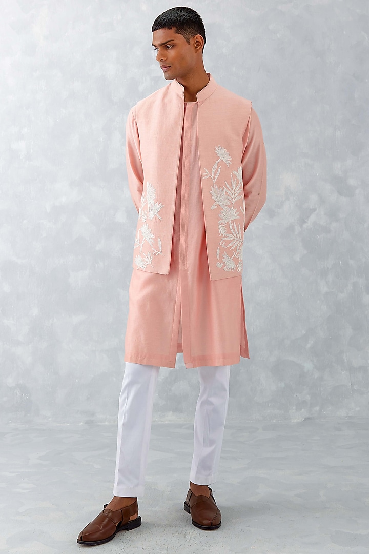 Blush Pink Linen Satin Thread Embroidered Bundi Jacket Set by Devnaagri Men at Pernia's Pop Up Shop