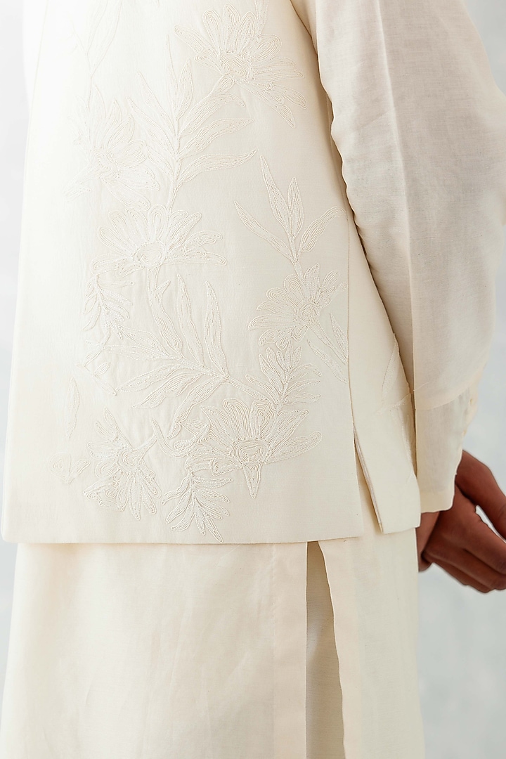 Ivory Linen Satin Thread Embroidered Bundi Jacket Set by Devnaagri Men at Pernia's Pop Up Shop