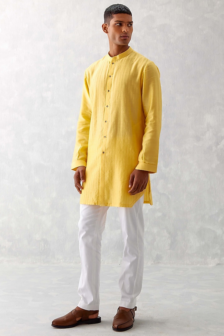 Mango Yellow Linen Satin Thread Embroidered Bundi Jacket Set by Devnaagri Men at Pernia's Pop Up Shop