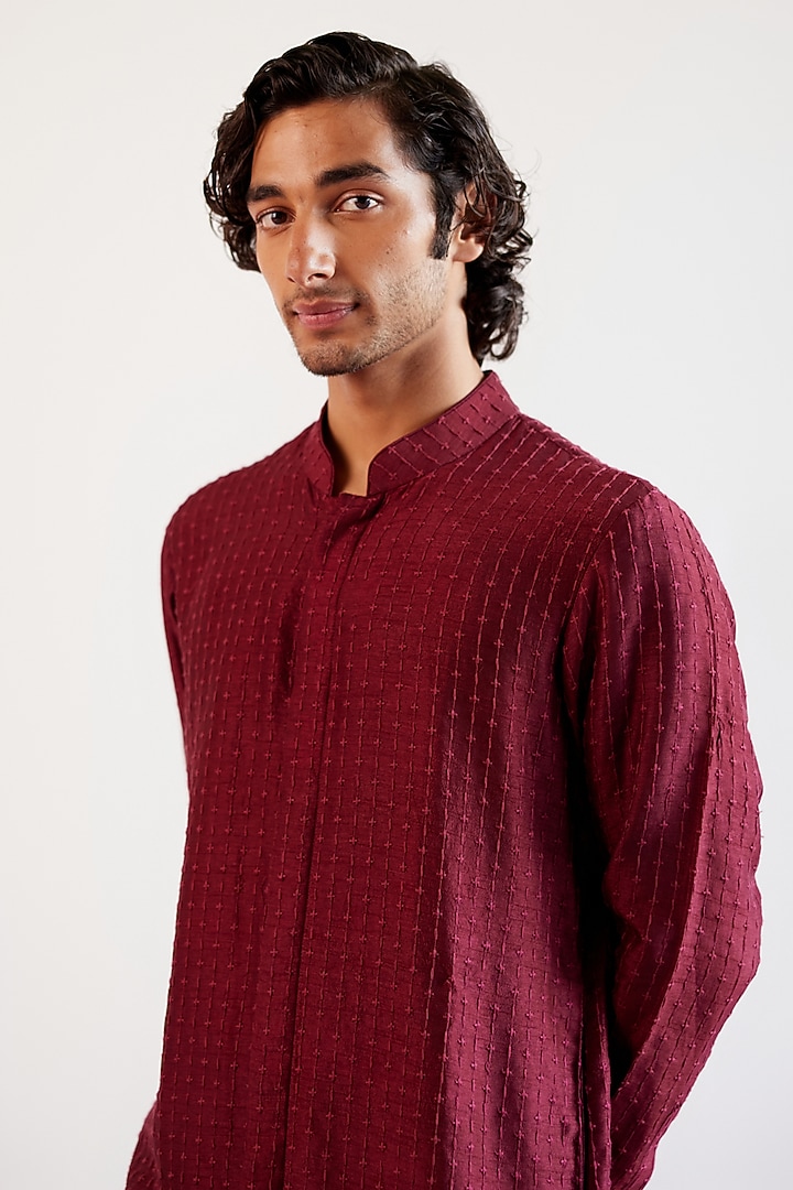 Maroon Silk Chanderi Kurta Set by Devnaagri Men at Pernia's Pop Up Shop
