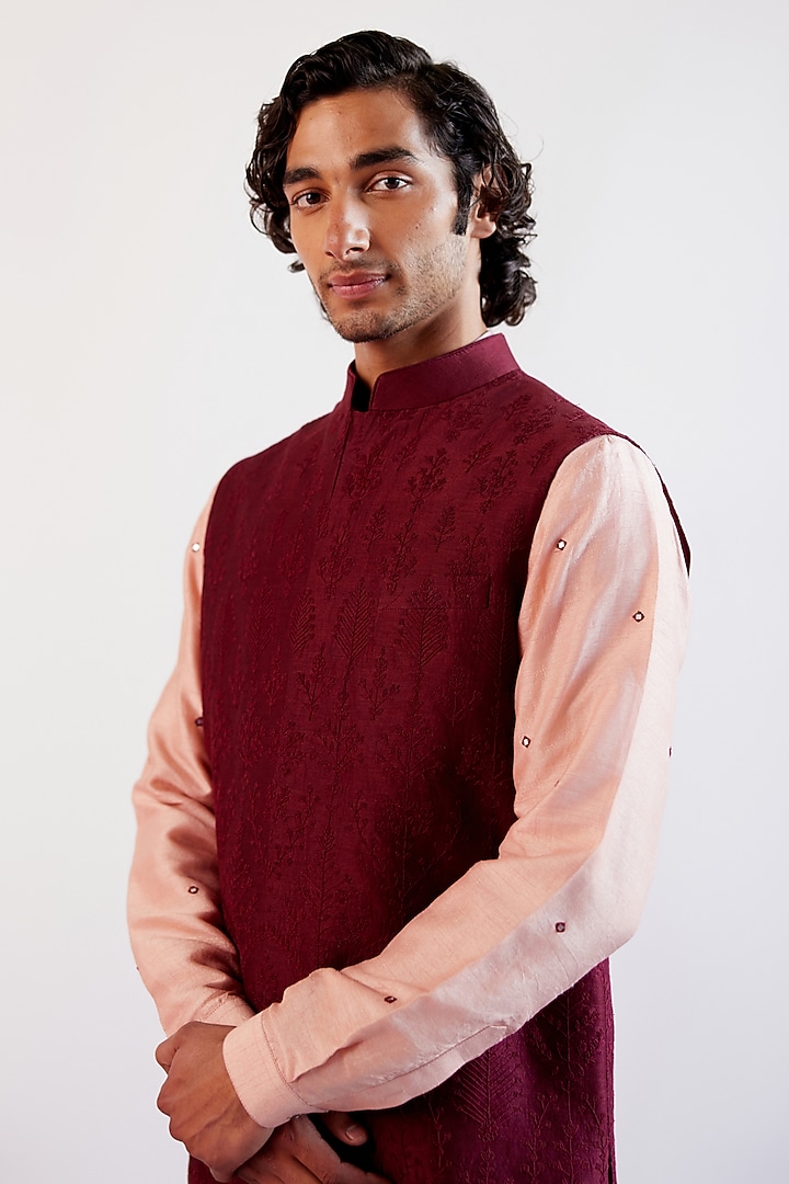 Maroon Linen Satin Embroidered Bundi Jacket Set by Devnaagri Men at Pernia's Pop Up Shop