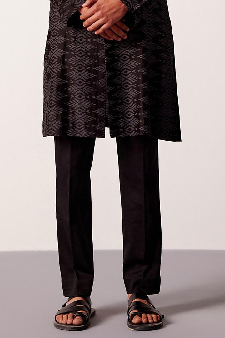 Black Silk Chanderi & Cotton Silk Blend Printed Kurta Set by Devnaagri Men at Pernia's Pop Up Shop