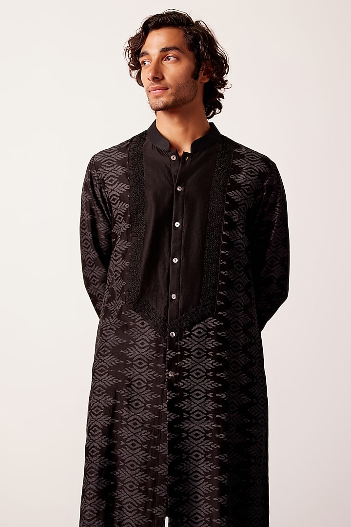Black Silk Chanderi & Cotton Silk Blend Printed Kurta Set by Devnaagri Men at Pernia's Pop Up Shop