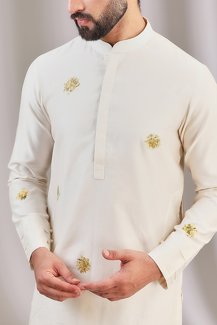 Ivory Silk Chanderi & Cotton Hand Painted Kurta Set by Devnaagri Men at Pernia's Pop Up Shop