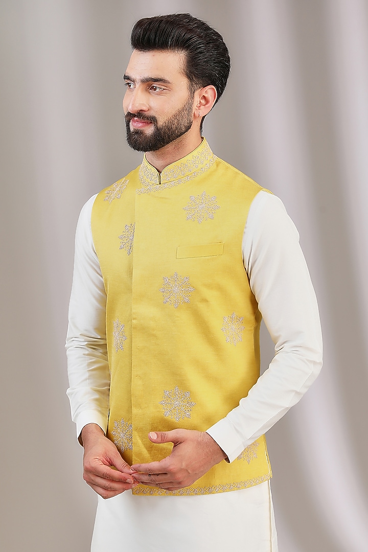Lime Linen Satin Embroidered Bundi Jacket With Kurta Set by Devnaagri Men at Pernia's Pop Up Shop