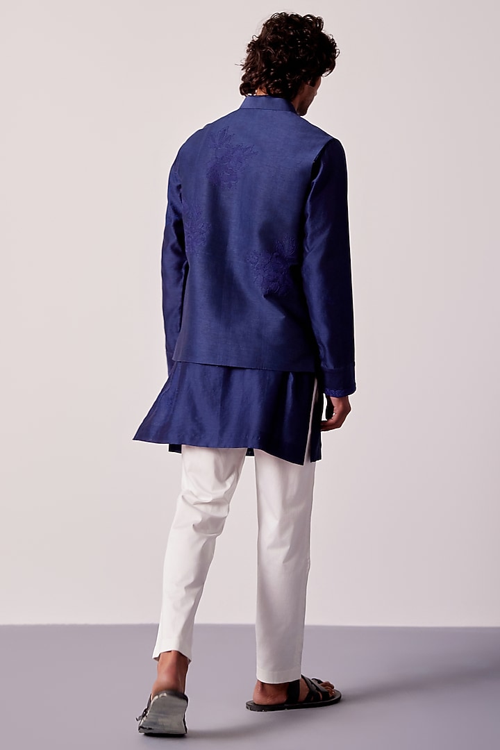 Navy Blue Tussar Linen Thread Embroidered Bundi Jacket Set by Devnaagri Men at Pernia's Pop Up Shop