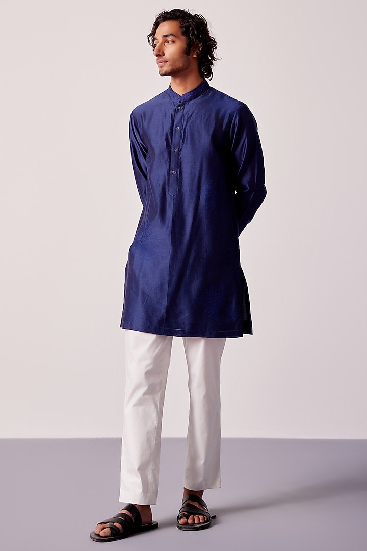 Navy Blue Tussar Linen Thread Embroidered Bundi Jacket Set by Devnaagri Men at Pernia's Pop Up Shop