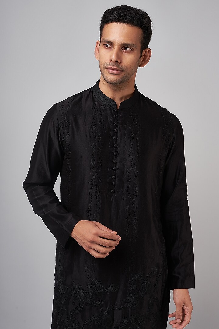 Black Silk Chanderi Embroidered Kurta Set by Devnaagri Men at Pernia's Pop Up Shop