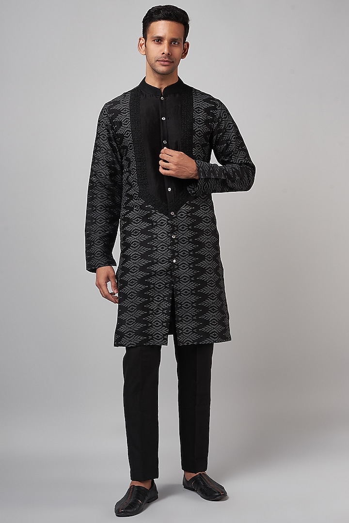 Black Cotton Silk Blend Printed & Embroidered Kurta Set by Devnaagri Men at Pernia's Pop Up Shop