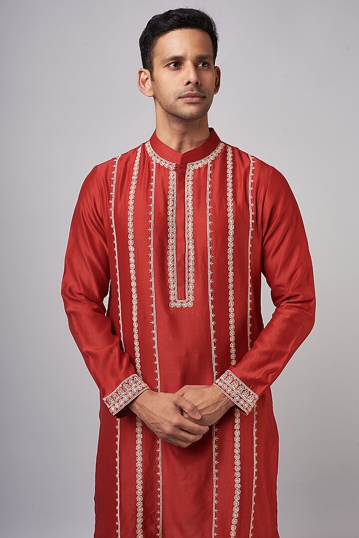 Red Chanderi Embroidered Kurta Set by Devnaagri Men at Pernia's Pop Up Shop