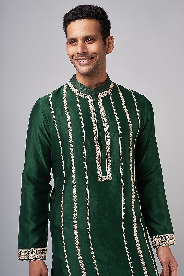 Green Chanderi Embroidered Kurta Set by Devnaagri Men at Pernia's Pop Up Shop
