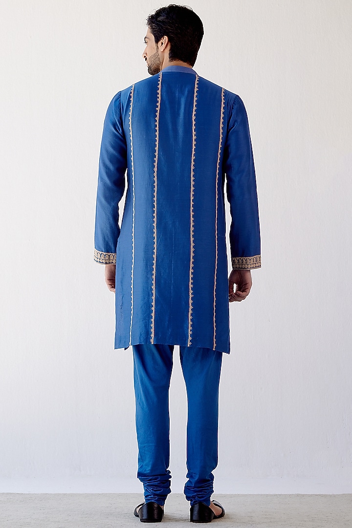 Blue Embroidered Kurta Set by Devnaagri Men at Pernia's Pop Up Shop