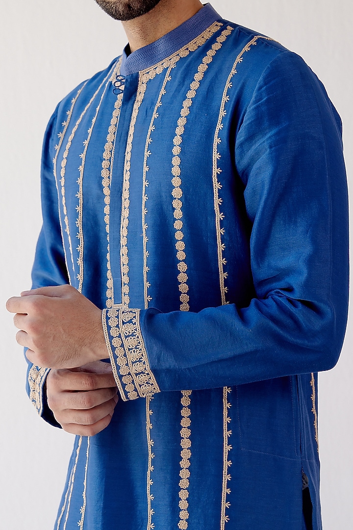 Blue Embroidered Kurta Set by Devnaagri Men at Pernia's Pop Up Shop