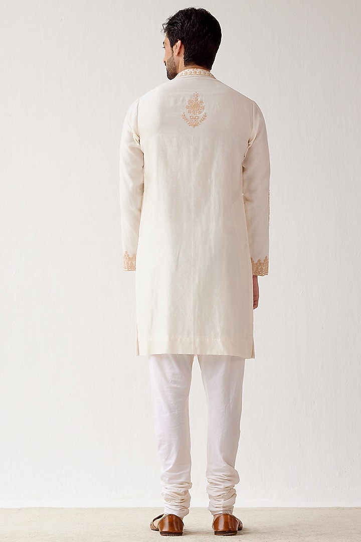 Ivory Embroidered Kurta Set by Devnaagri Men at Pernia's Pop Up Shop