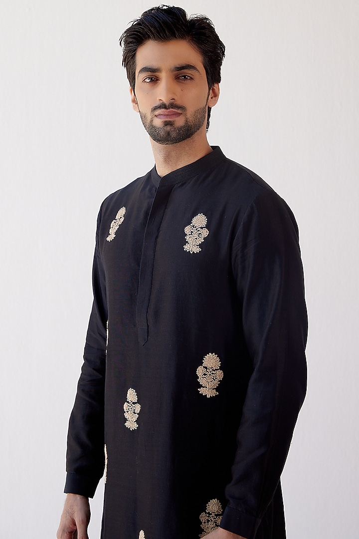 Black Dori Embroidered Kurta Set by Devnaagri Men at Pernia's Pop Up Shop