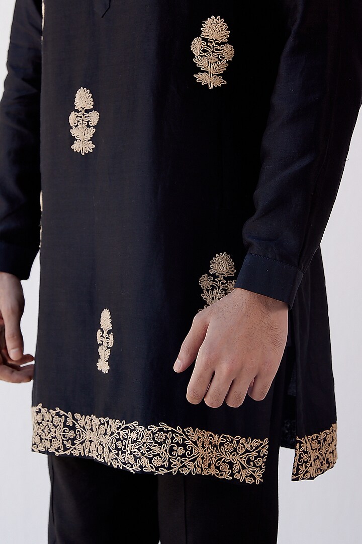 Black Dori Embroidered Kurta Set by Devnaagri Men at Pernia's Pop Up Shop