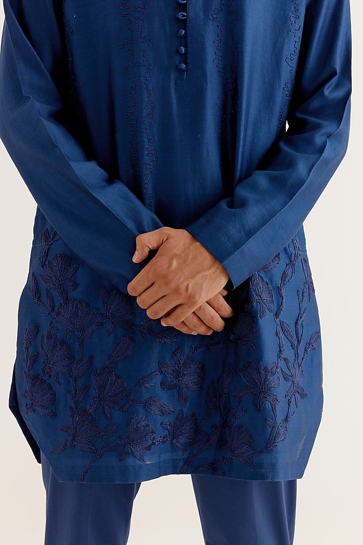 Royal Blue Silk Chanderi Floral Thread Embroidered Kurta Set by Devnaagri Men at Pernia's Pop Up Shop