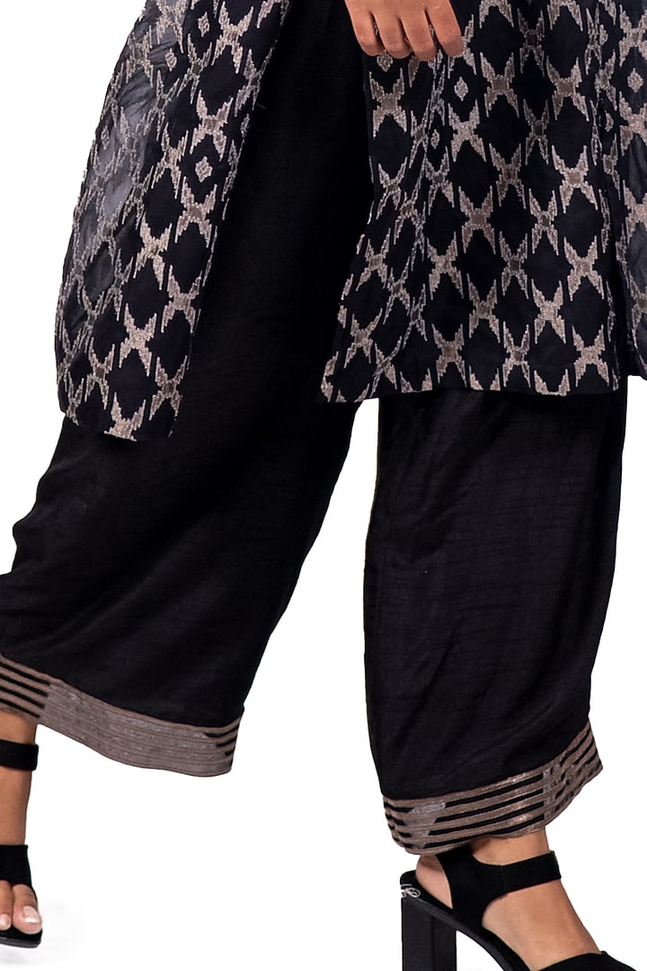 Black Embroidered Kurta Set by Dev R Nil at Pernia's Pop Up Shop
