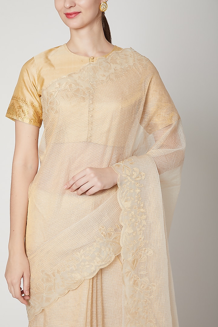 Off White Appliques Embroidered Wedding Saree Set by Dev R Nil at Pernia's Pop Up Shop
