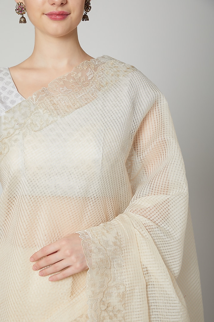 Off White Appliques Embroidered Wedding Saree Set by Dev R Nil at Pernia's Pop Up Shop