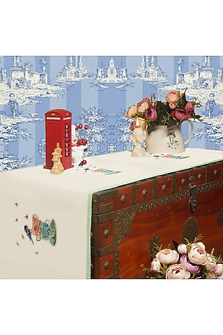 White Organic Cotton Tea Dessert Table Runner by DE CHEVALERiE en Rouge