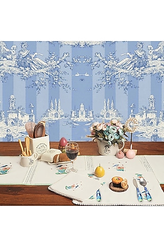 White Organic Cotton Tea Dessert Table Napkin Set by DE CHEVALERiE en Rouge