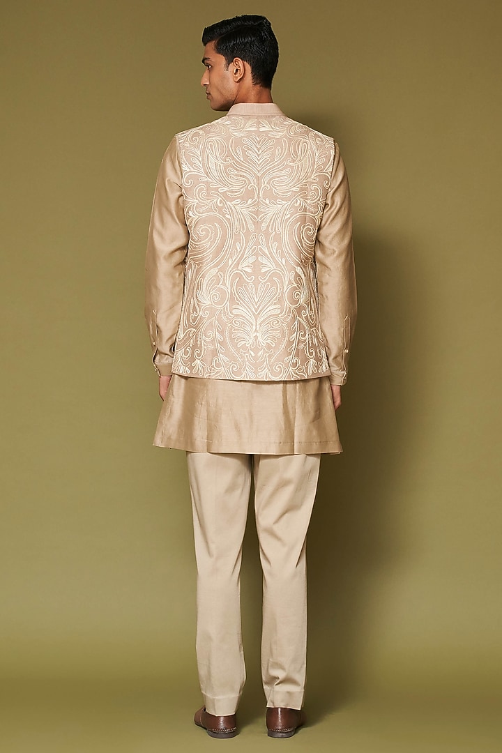 Sand-Colored Linen Satin Dori Jaal Embroidered Bundi Jacket Set by Devnaagri Men at Pernia's Pop Up Shop