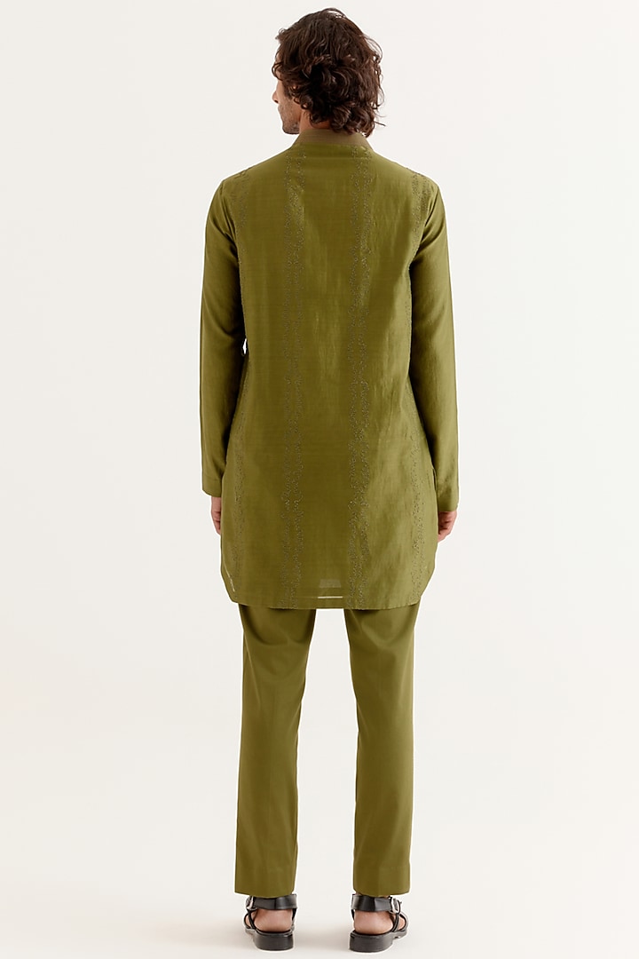 Olive Green Silk Chanderi Floral Thread Embroidered Kurta Set by Devnaagri Men at Pernia's Pop Up Shop