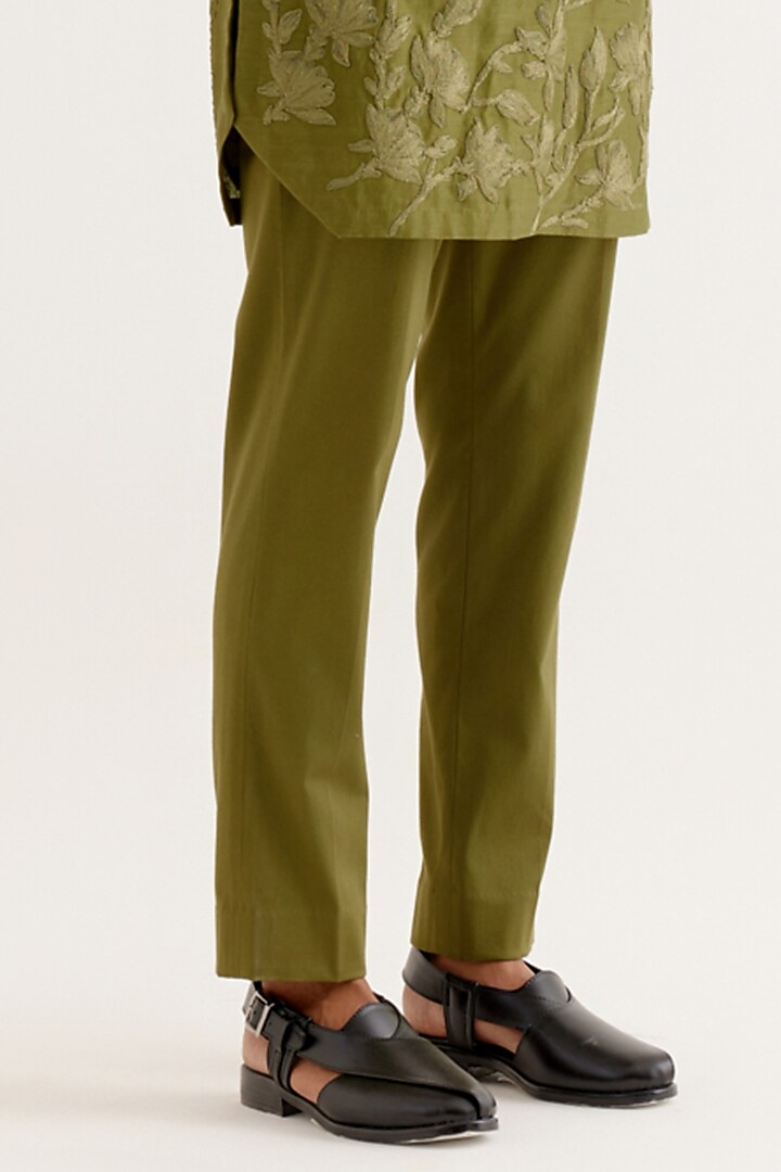 Olive Green Silk Chanderi Floral Thread Embroidered Kurta Set by Devnaagri Men at Pernia's Pop Up Shop