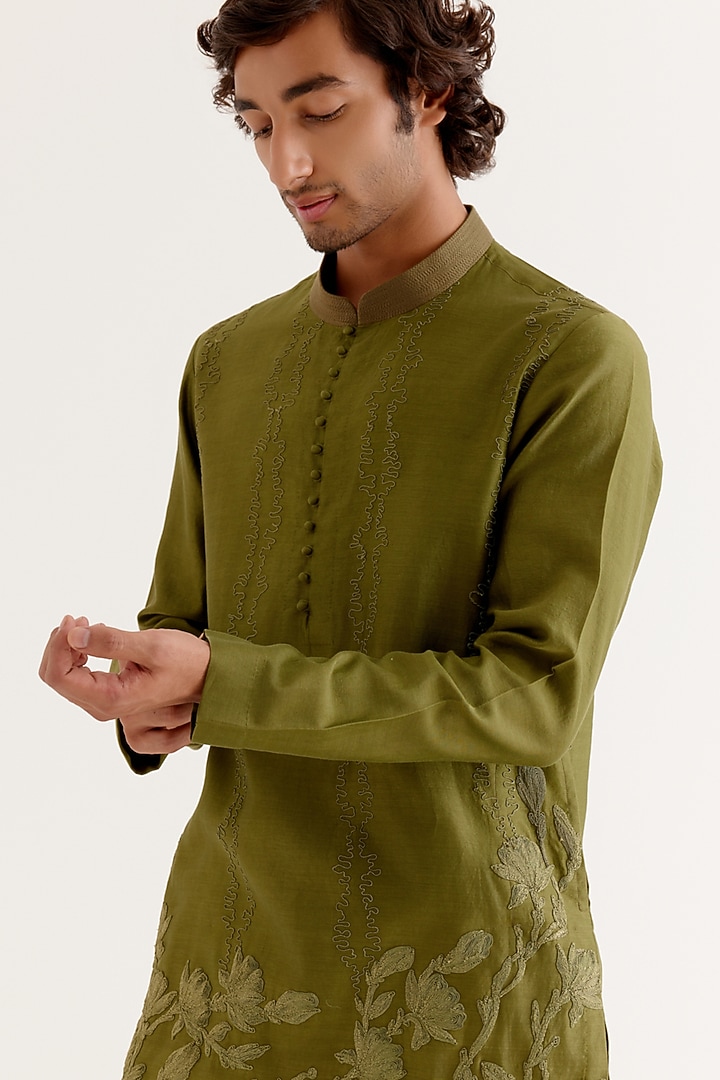 Olive Green Silk Chanderi Floral Thread Embroidered Kurta Set by Devnaagri Men at Pernia's Pop Up Shop