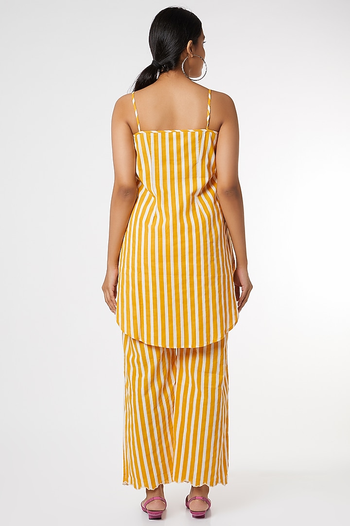 Yellow Block Printed Kurta Set by Dhaari By Deepika at Pernia's Pop Up Shop