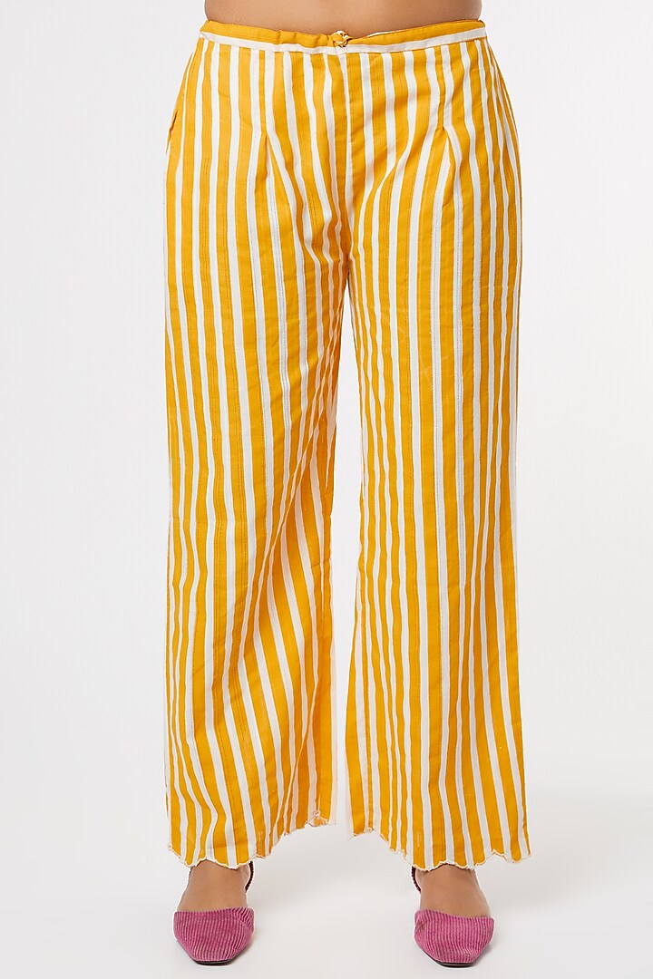 Yellow Block Printed Kurta Set by Dhaari By Deepika at Pernia's Pop Up Shop
